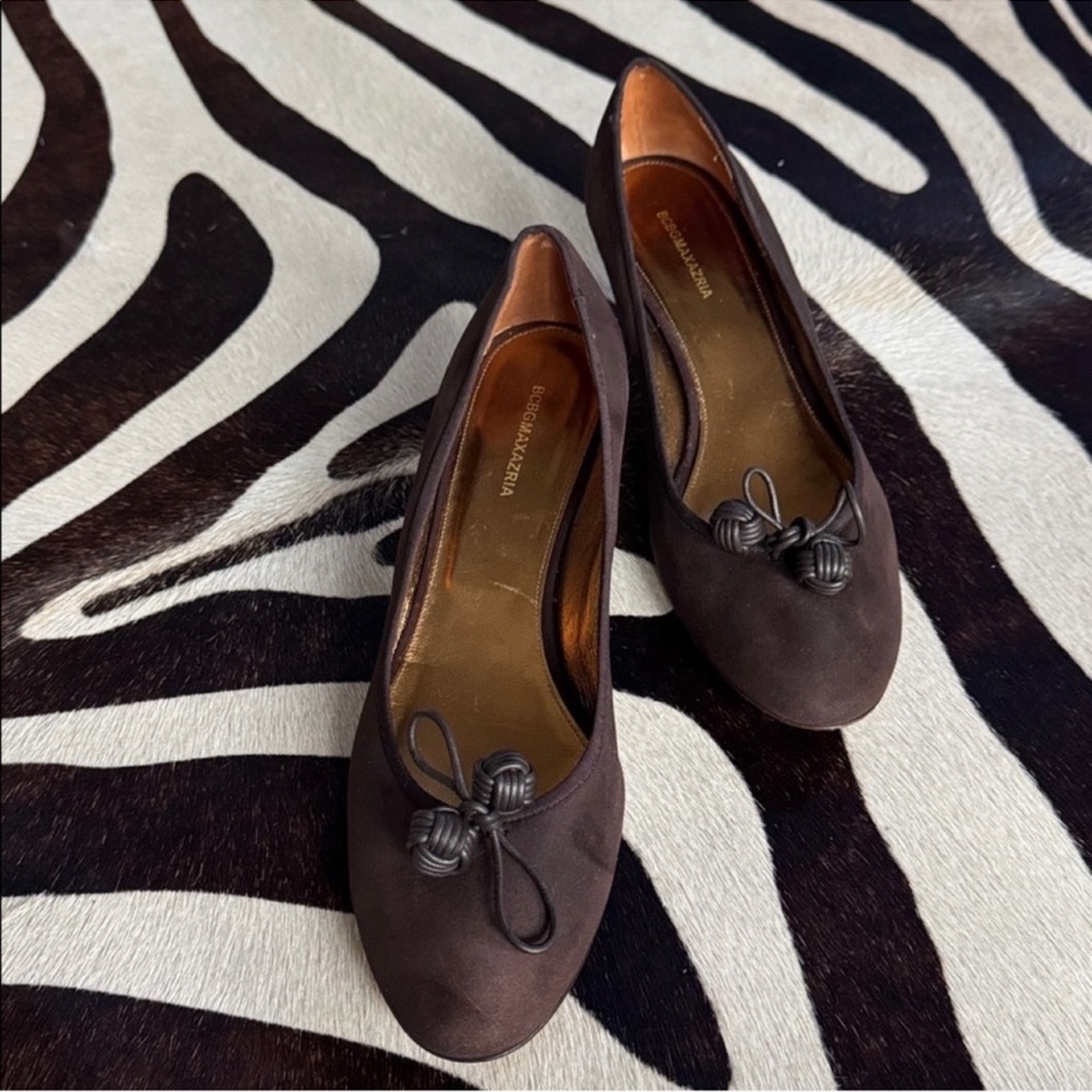 BCBG MAX AZRIA Brown Suede Leather Kitten Heels Sz 10 Round Toe